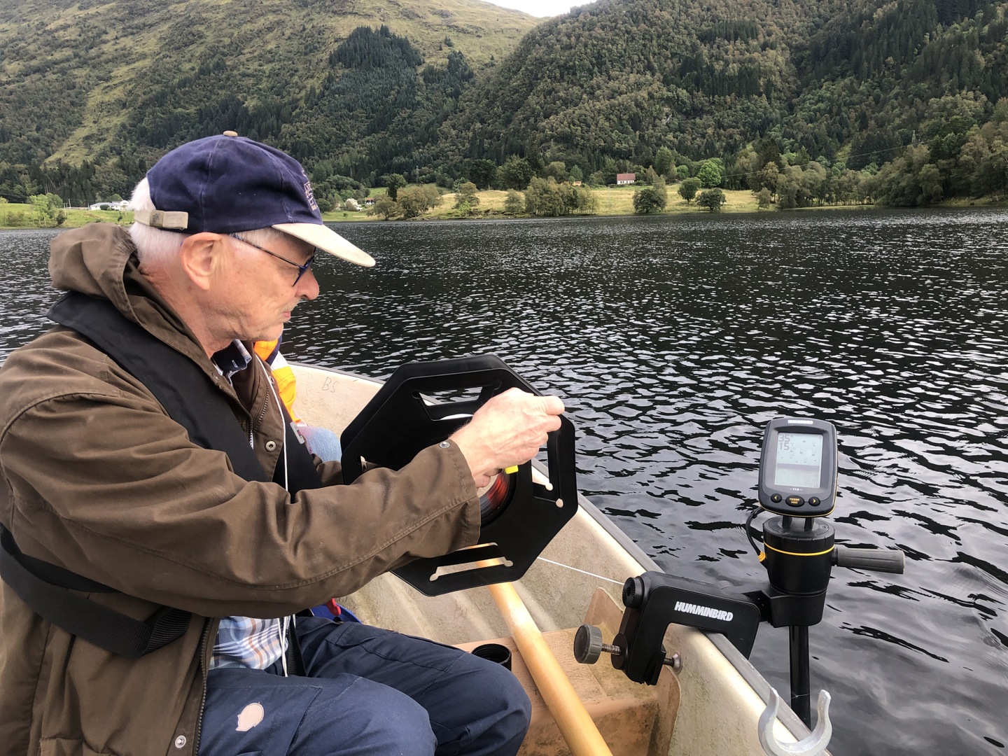 Måling av dybdeprofil i Haukelandsvatn.